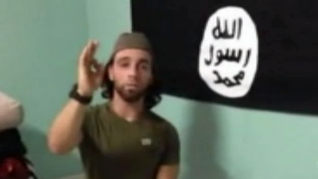 الارهابي عمر الكتبي (لقطة من فيديو)