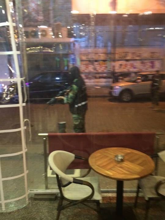 صور من موقع احباط العمل الإرهابي في شارع الحمراء