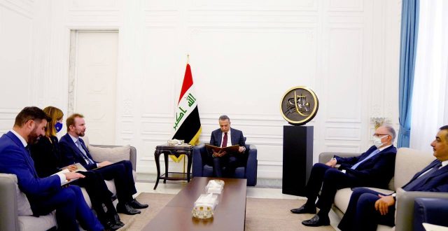 الكاظمي يستقبل سفير الاتحاد الأوروبي لدى العراق